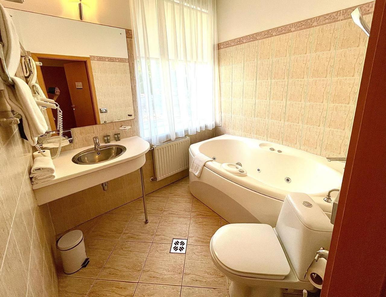 Lucky Fish Jurmala Hotel Ngoại thất bức ảnh